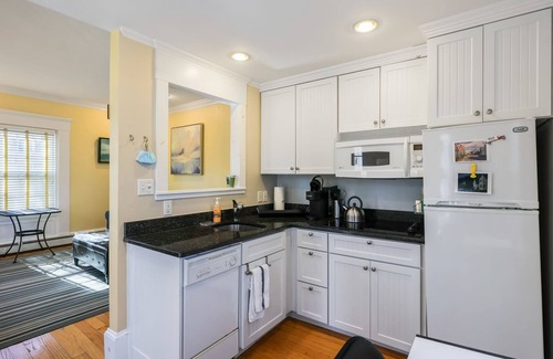 Provincetown Condo | Classic West End 1BR Condo Unit - Walk To Water