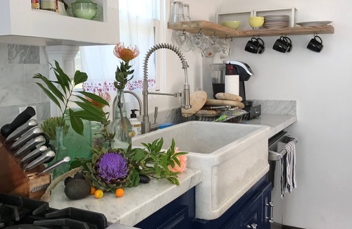 Samarkand House | Classical old world cottage with all of today's comforts and conveniences.