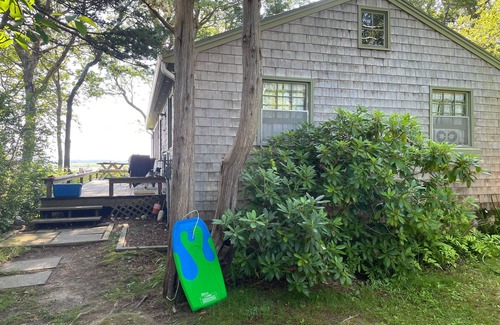 Cummaquid Cottage | Classically charming 3 br cottage close to beach