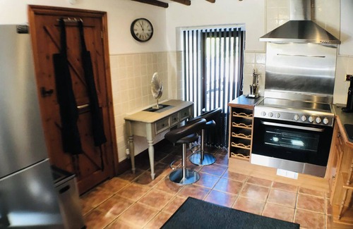 Cauldon Low House | Classy 2 Bed Peak Dist Cottage Barn Alton Towers