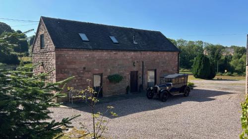 Cauldon Low House | Classy 2 Bed Peak District Cottage Barn Near Alton Towers, Polar Bears, Chatsworth House