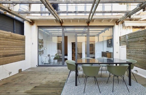 L'Antiga Esquerra de l'Eixample Apartment | Classy 3BD - 2.5BTH with private patio in Eixample