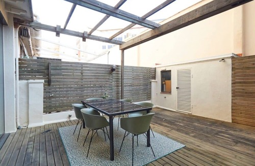 L'Antiga Esquerra de l'Eixample Apartment | Classy 3BD - 2.5BTH with private patio in Eixample