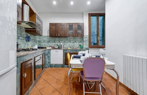 Historic Center Apartment | Classy Apartment for 6 in the City Center - SMART TV 40' HD NETFLIX PRIMEVIDEO