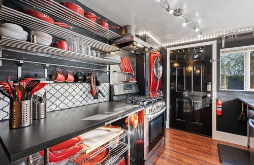 Downtown Vancouver Apartment | Classy Couve Walkable Downtown Apartment