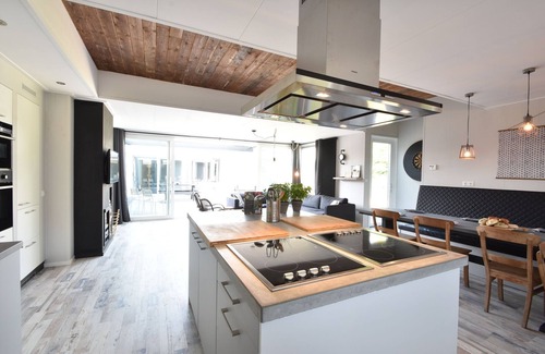 Sint-Annaland House | Classy Holiday Home in Sint Annaland ,Barbecue