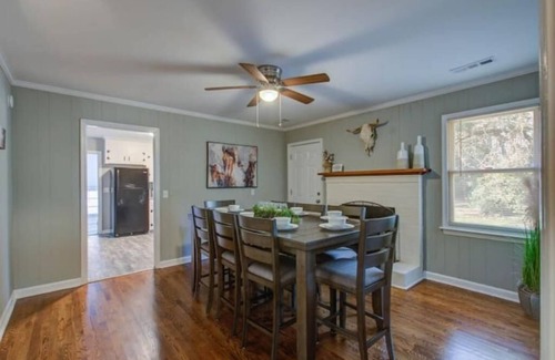 Johns Island House | Classy Johns Island Retreat with King Bed + Firepit!