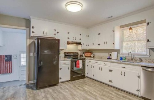 Johns Island House | Classy Johns Island Retreat with King Bed + Firepit!
