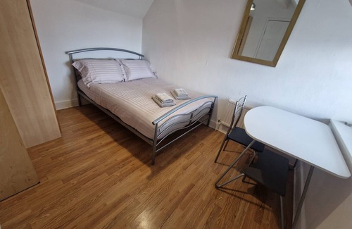 Sheffield Bed & Breakfast | Classy Suite: Private Room in Sheffield CC