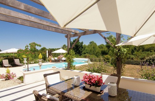 Rouzede Villa | Classy Villa in Ecuras-Rouzède with Private Garden