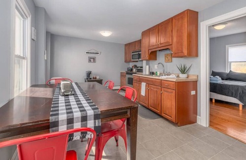 East Bayside Apartment | Clean 2 Bedroom Close To Downtown Old Port