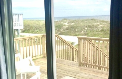 Fernandina Beach Cottage | CLEAN AND BRIGHT BEACHFRONT COTTAGE. PERFECT FOR SMALL FAMILIES!