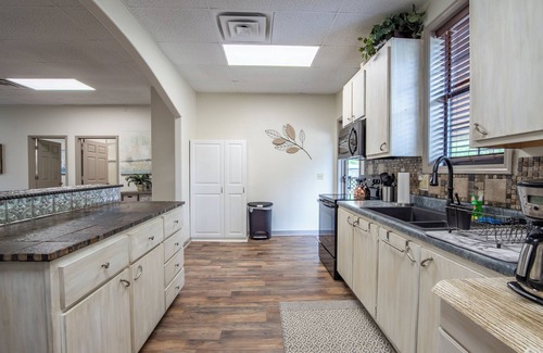 Counce House | CLEAN and CLOSE to everything! Boat parking! Sleeps 6! 3 mins from State Park!