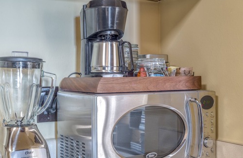 Downtown Tulsa Condo | Clean and Comfortable Furnished "Vintage Digs" Condo - All Utilities Included