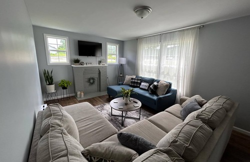 Williamsburg House | Clean and cozy 4 Bed, 2 Bath home- Sleeps 11- Close to university-