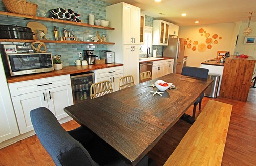 Colington Harbour Cottage | Clean and inviting Canal Front Cottage