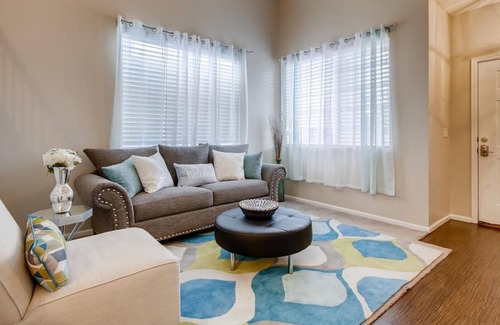 Aurora House | Clean and luxurious 3 bedroom & 2 Living room house