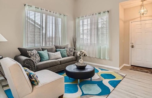 Aurora House | Clean and luxurious 3 bedroom & 2 Living room house