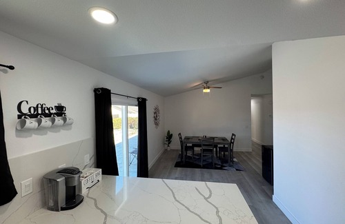 Hesperia House | Clean and Modern 4 Bedroom vacation home
