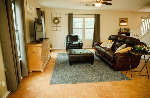 San Antonio House | CLEAN AND SANITIZED 3 Bed 2.5 Bath Entire Home