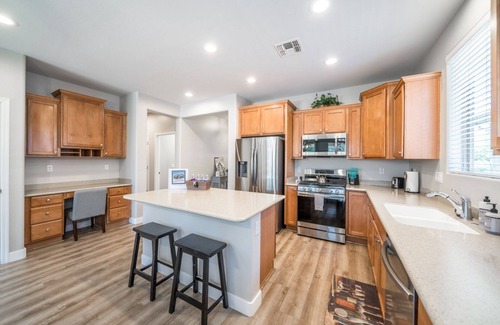 Anthem at Merrill Ranch House | Clean and Updated in Sun City Anthem at Merrill Ranch 55+ Community!