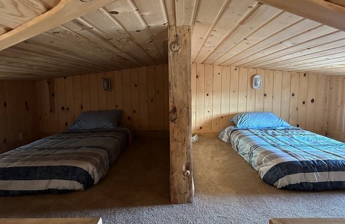 Raymond Cabin | Clean, comfortable cabin. Sleeps 4