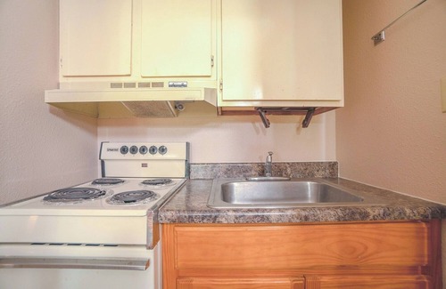 Weslaco Hotel | Clean, Comfortable Room – Perfect Family Stay Near Weslaco Attractions