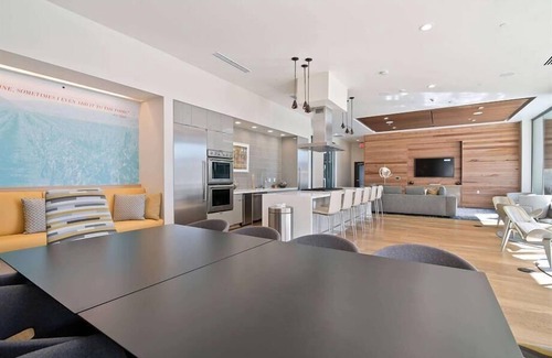 Shoreline West Apartment | Clean & Comfy 2BR | Free WiFi & Laundry | Downtown MV