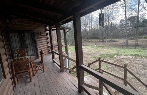 Conyers Cabin | Clean & Cozy Cabin in the Woods