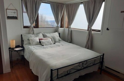 Edmundston Apartment | Clean & Cozy Private Suite with a St. John River view. Edmundston,NBn