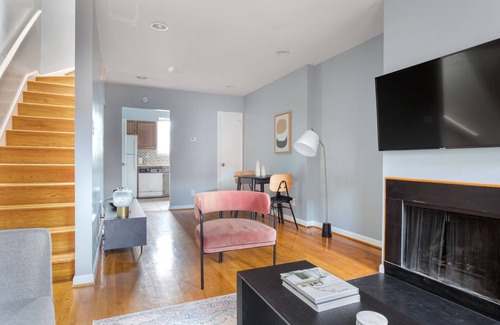 Georgetown Apartment | Clean Georgetown 2BR w/W/D, nr Embassy Row & Nightlife, by Blueground