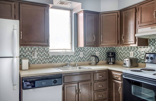 Georgetown Apartment | Clean Georgetown 2BR w/W/D, nr Embassy Row & Nightlife, by Blueground