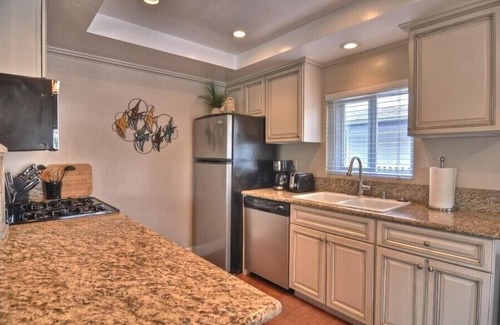 Corona del Mar Condo | Clean & Highly Rated - Close to CDM Beach/Village, A/C&Garage