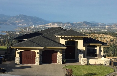 Southwest Mission House | Clean Home with Breathtaking Lakeview in Kelowna