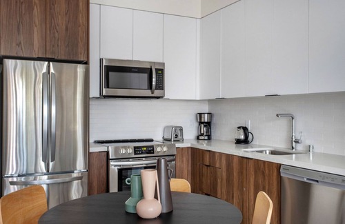 Wilshire Center Apartment | Clean Koreatown 2BR w/Gym, nr Shops, Dining & Metro, by Blueground