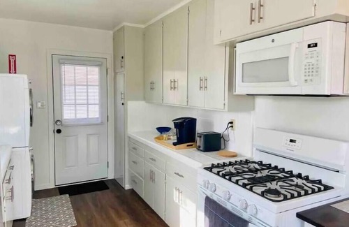 Los Altos House | Clean modern 💎 w Backyard ⭐️AC+Parking+W&D⭐️Central location