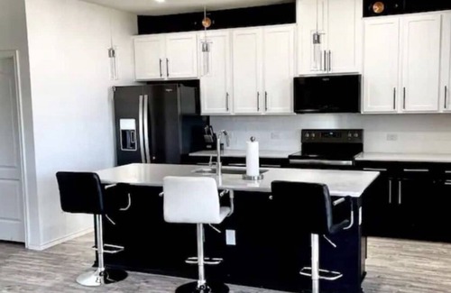 Queens House | Clean one bedroom in luxury condo by LGA