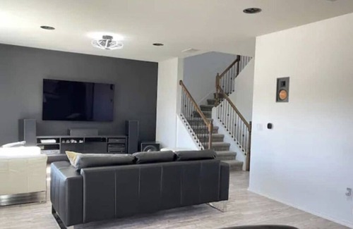 Queens House | Clean one bedroom in luxury condo by LGA