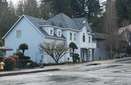 Bull Mountain House | Clean, open, bright and comfy house, in ideal setting with EV Charging on site