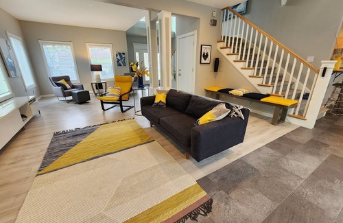 Bull Mountain House | Clean, open, bright and comfy house, in ideal setting with EV Charging on site