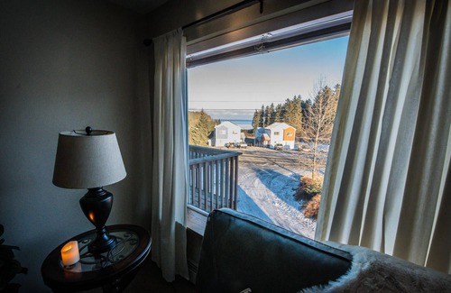 Kodiak House | Clean, Quiet And Professionally Decorated. Close To All Amenities.