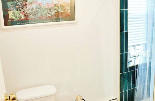 Queens Apartment | Clean, Quiet Studio apartment in Rockaway Beach, just a blockfrom the beach