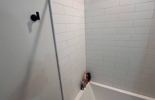 South Manchaca House | Clean room to rent in spacious house with AC and WiFi in lovely Austin