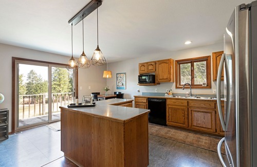 Polson House | Clear Creek Blue Cabin w/lake access & 9 acres!