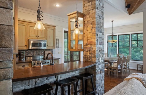 Jasper House | Clear Creek Retreat Lake Views from every room