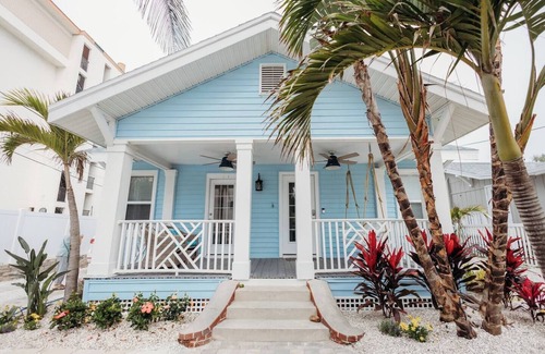 Bay Esplanade House | Clearwater Beach Bungalow Just a few steps from the sand! Private pool!