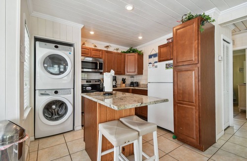 Clearwater Beach House | Clearwater Beach Cottage 15H/Walk to the Beach!