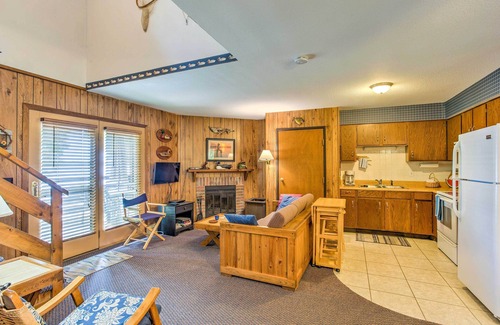 Annandale House | Clearwater Lake Getaway w/Shared Pool & Boat Dock