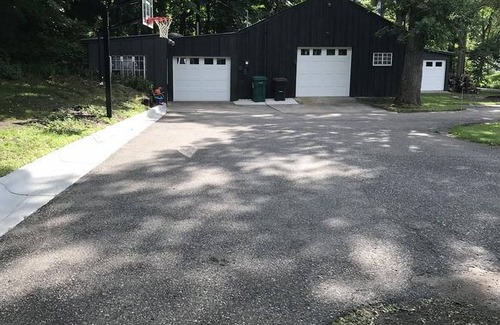 Annandale House | Clearwater Lake- Modern Cabin- Sauna, Kayaks and Paddle Board!