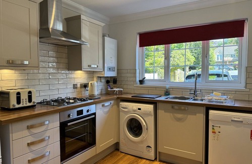 Shanklin Cottage | Clematis Cottage, Country Setting, 10 min walk to beach, Family Friendly.